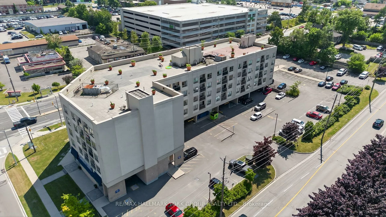 160, Wellington, Aurora Village, Aurora