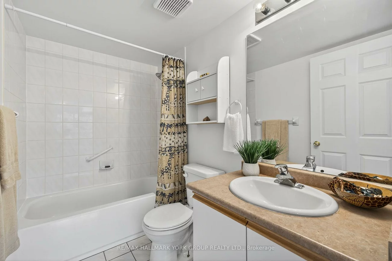 160, Wellington, Aurora Village, Aurora