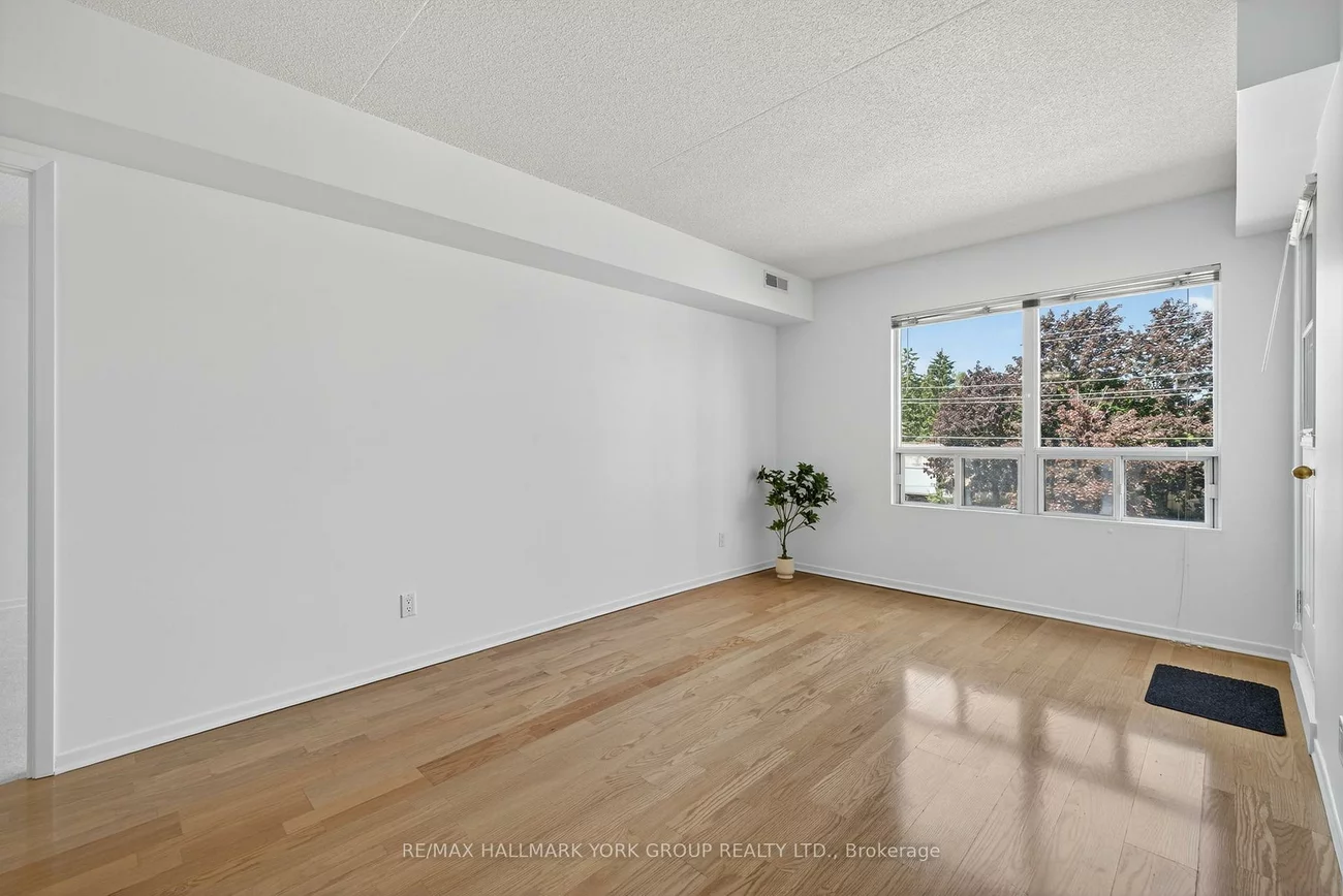 160, Wellington, Aurora Village, Aurora