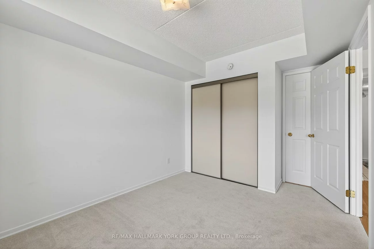 160, Wellington, Aurora Village, Aurora