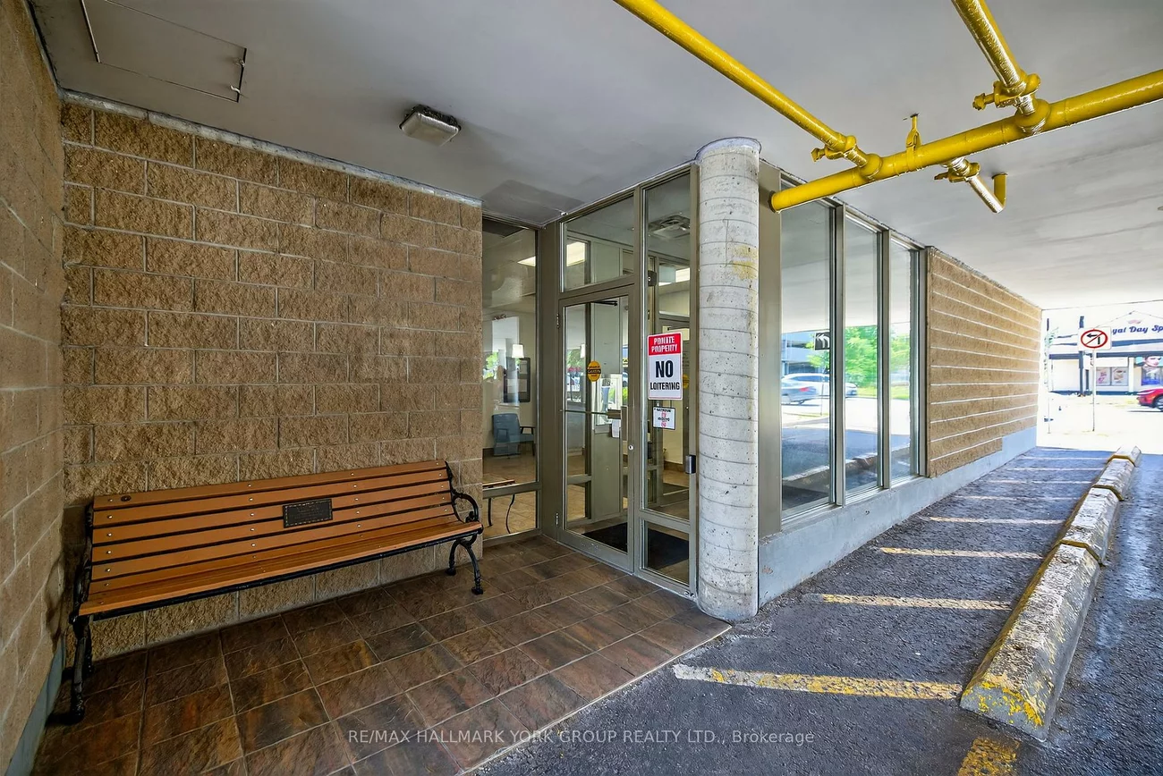 160, Wellington, Aurora Village, Aurora