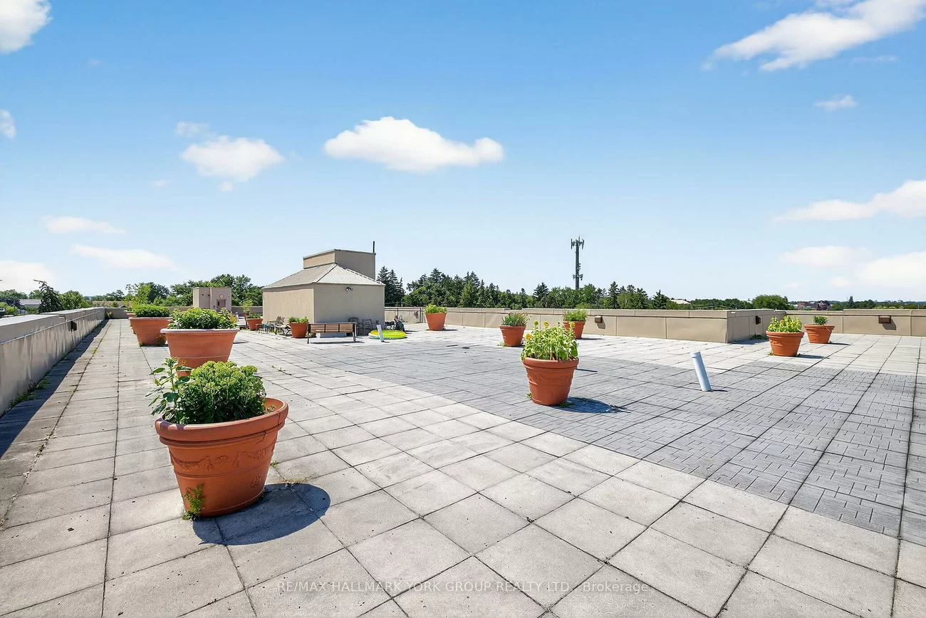 160, Wellington, Aurora Village, Aurora