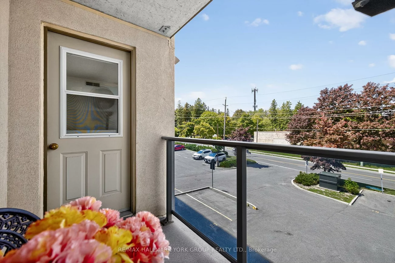 160, Wellington, Aurora Village, Aurora