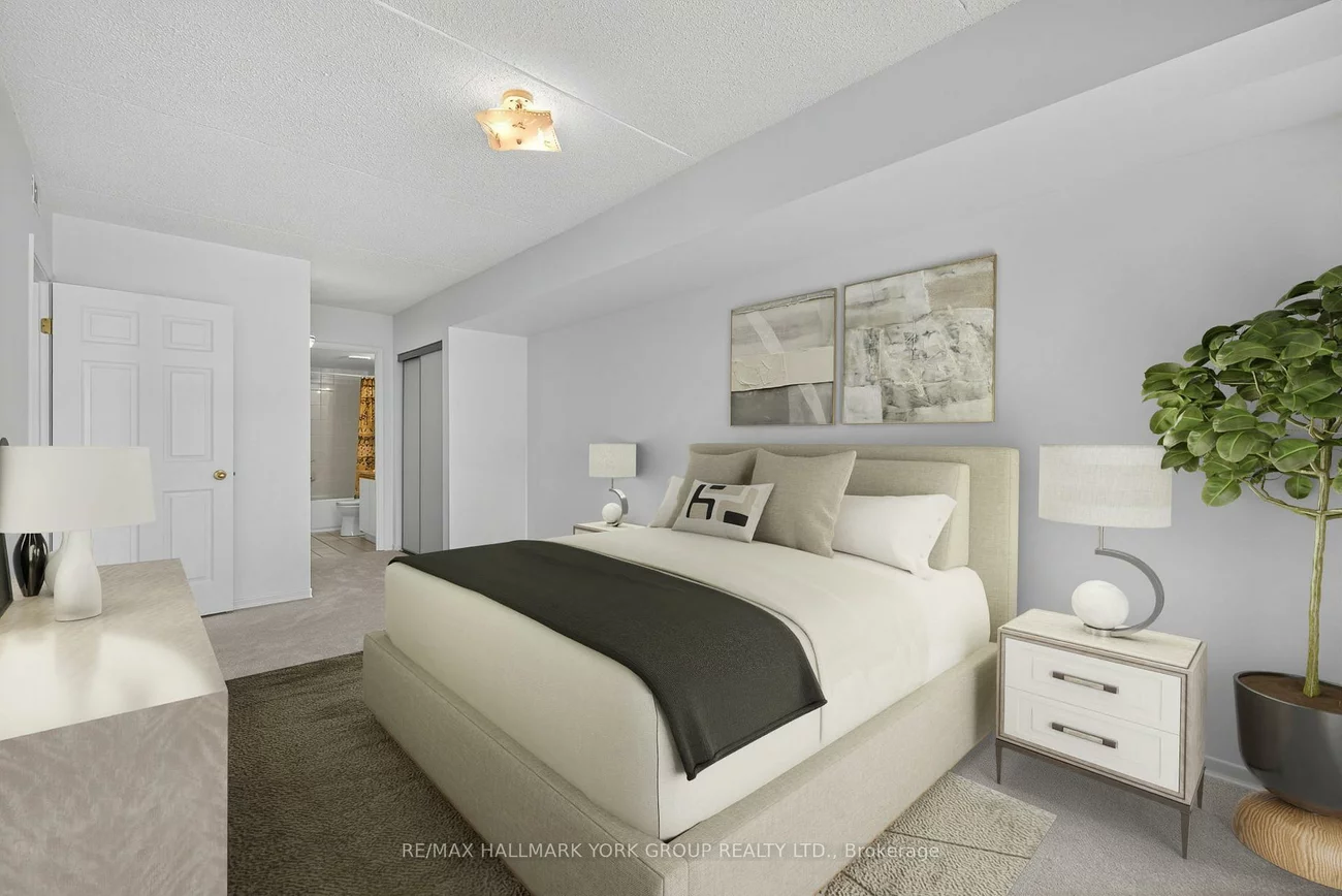 160, Wellington, Aurora Village, Aurora