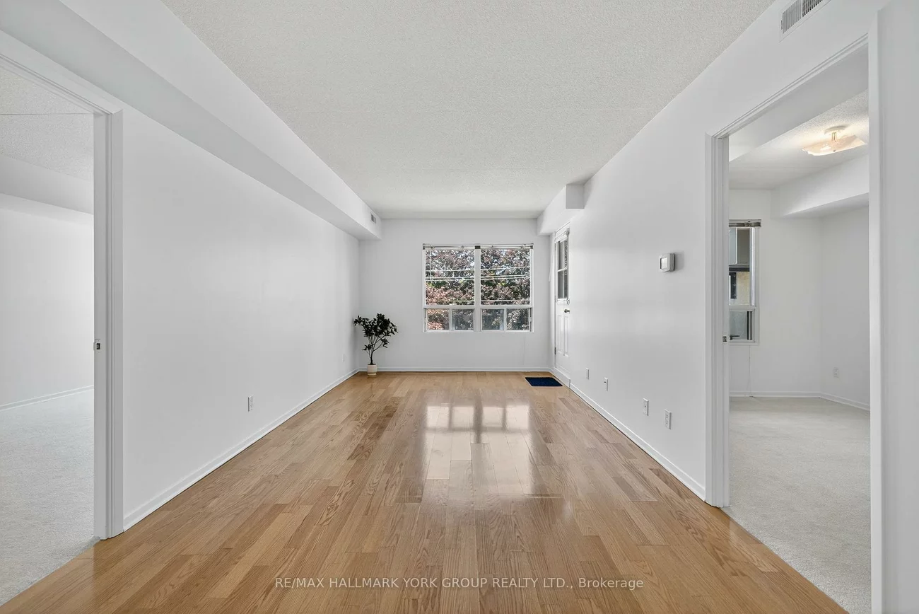 160, Wellington, Aurora Village, Aurora