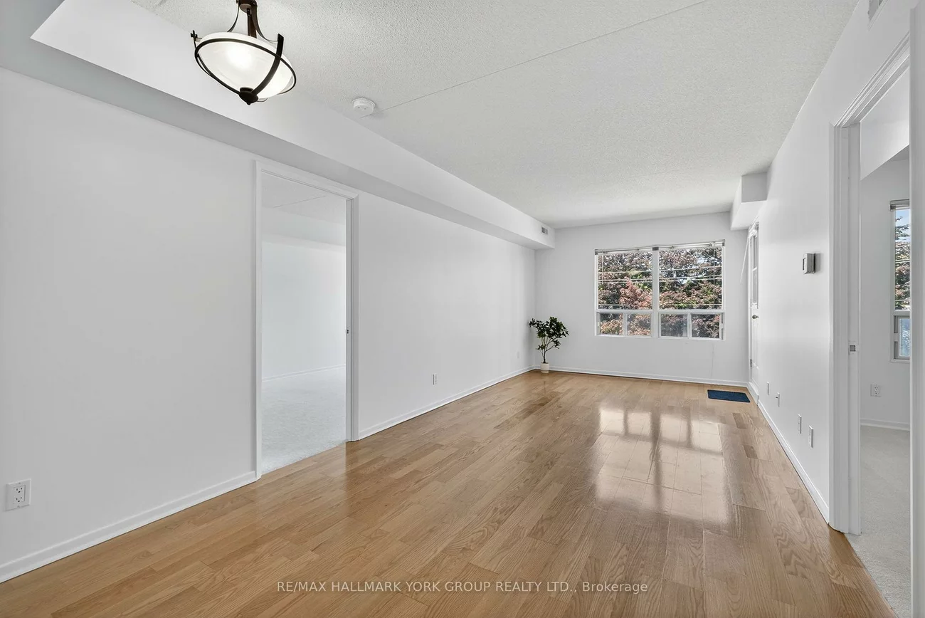 160, Wellington, Aurora Village, Aurora