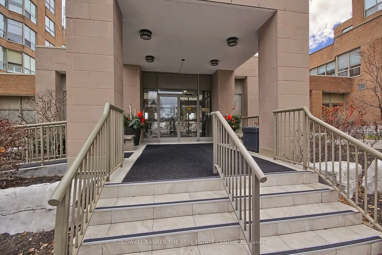 14924, Yonge, Aurora Highlands, Aurora