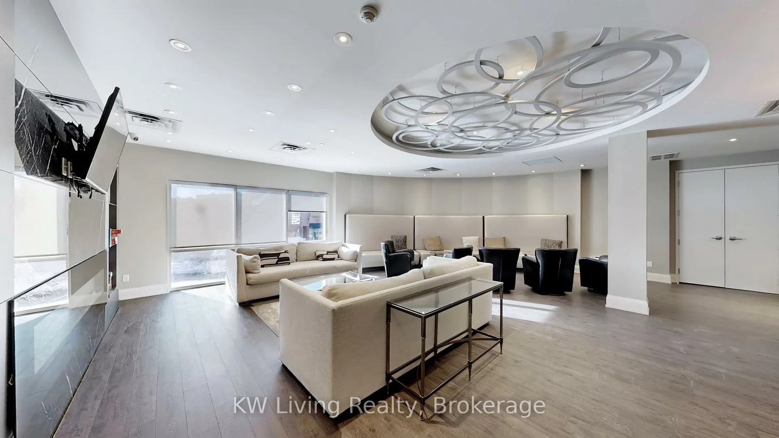 15277, Yonge, Aurora Village, Aurora