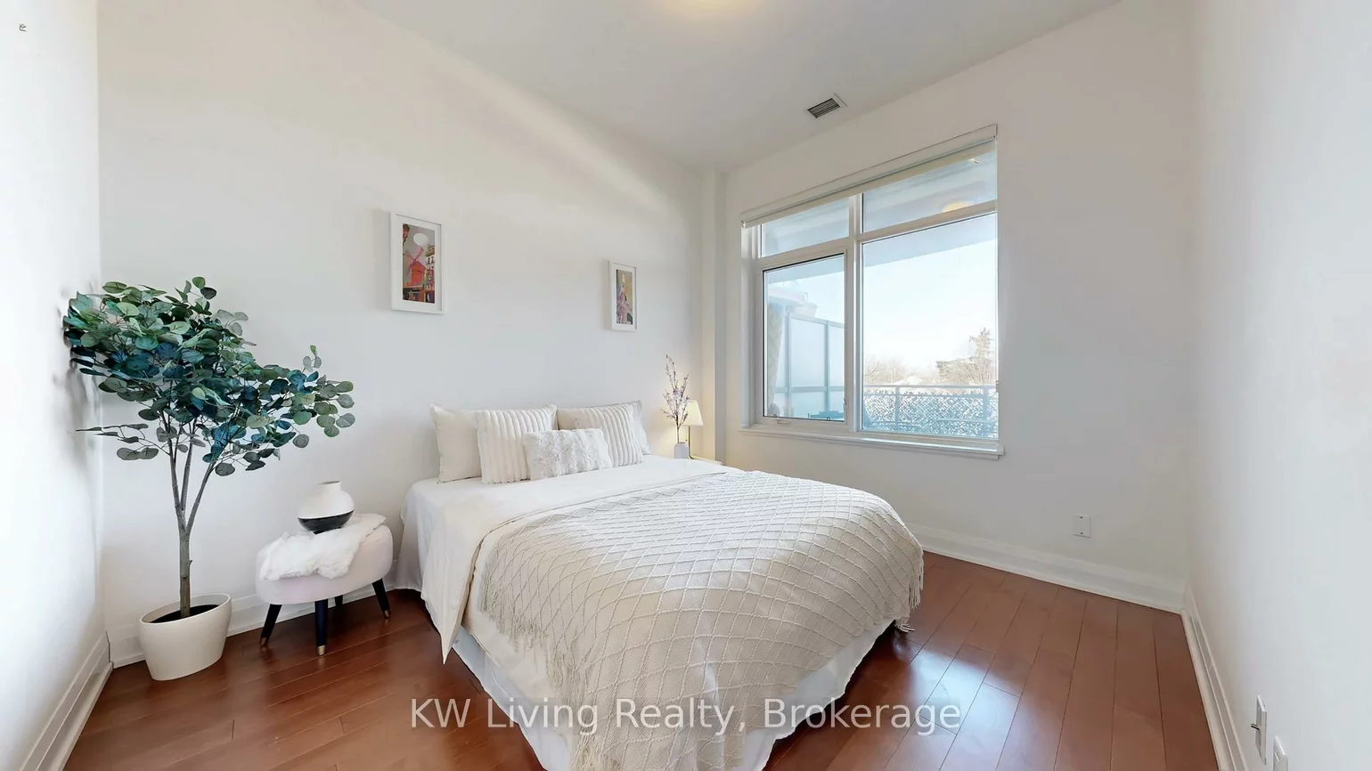 15277, Yonge, Aurora Village, Aurora