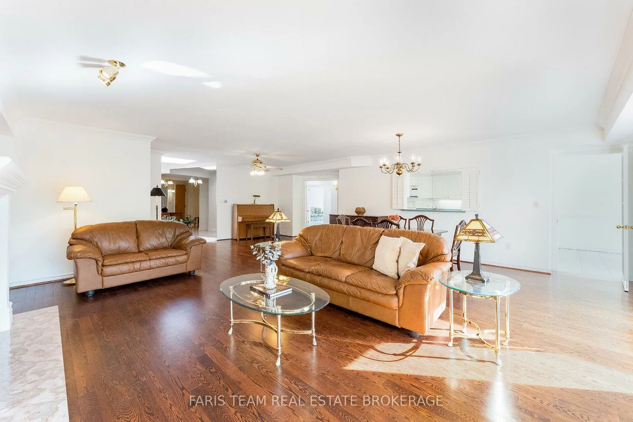 85, Wellington, Aurora Village, Aurora