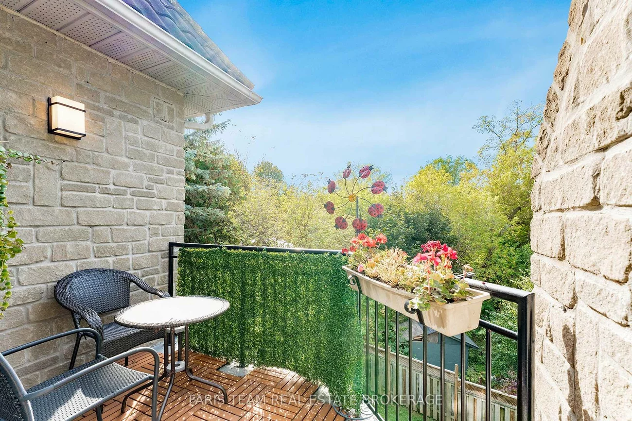 85, Wellington, Aurora Village, Aurora