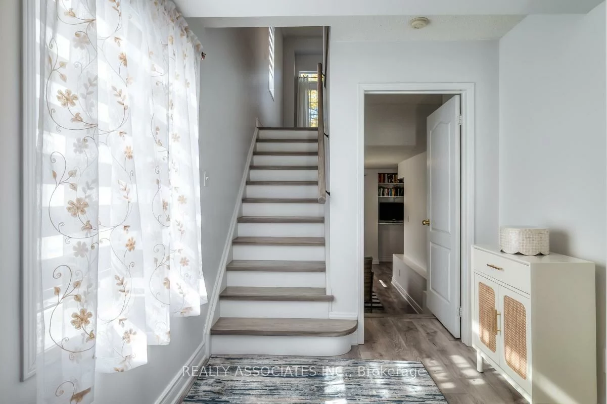 40, Sandlewood, Bayview Wellington, Aurora