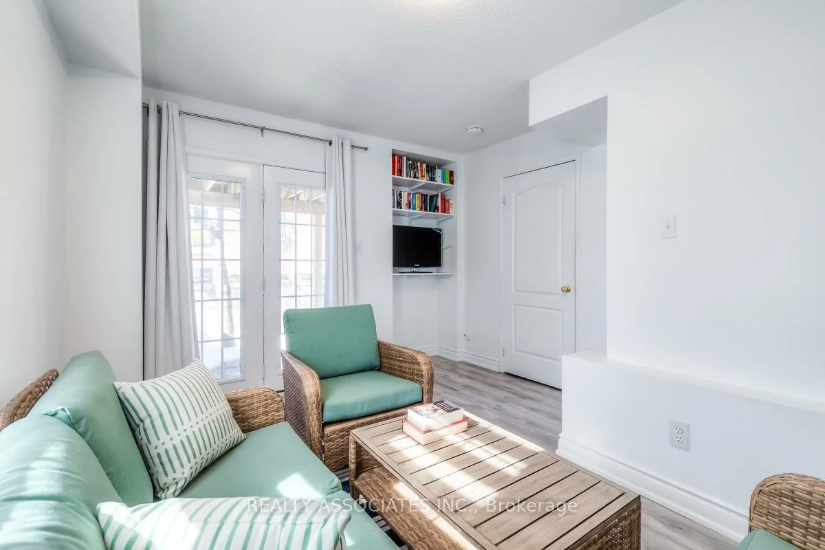 40, Sandlewood, Bayview Wellington, Aurora