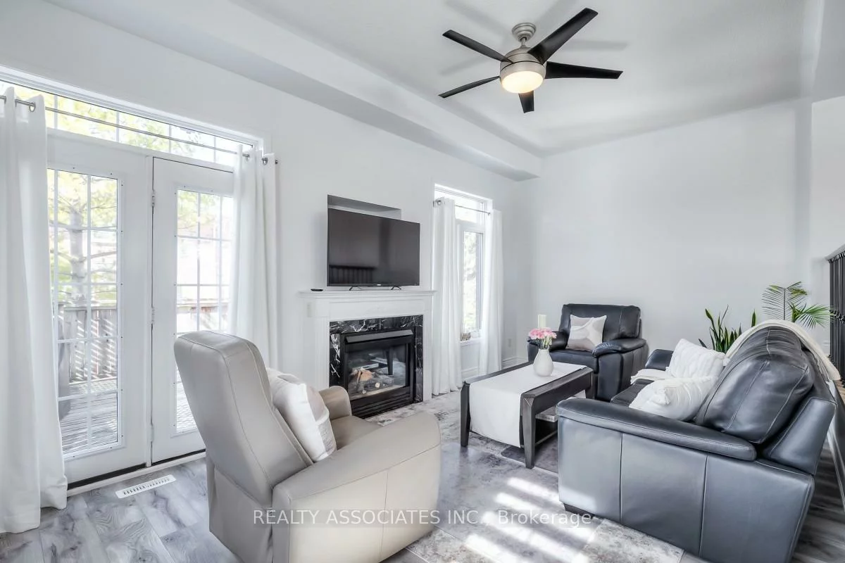 40, Sandlewood, Bayview Wellington, Aurora