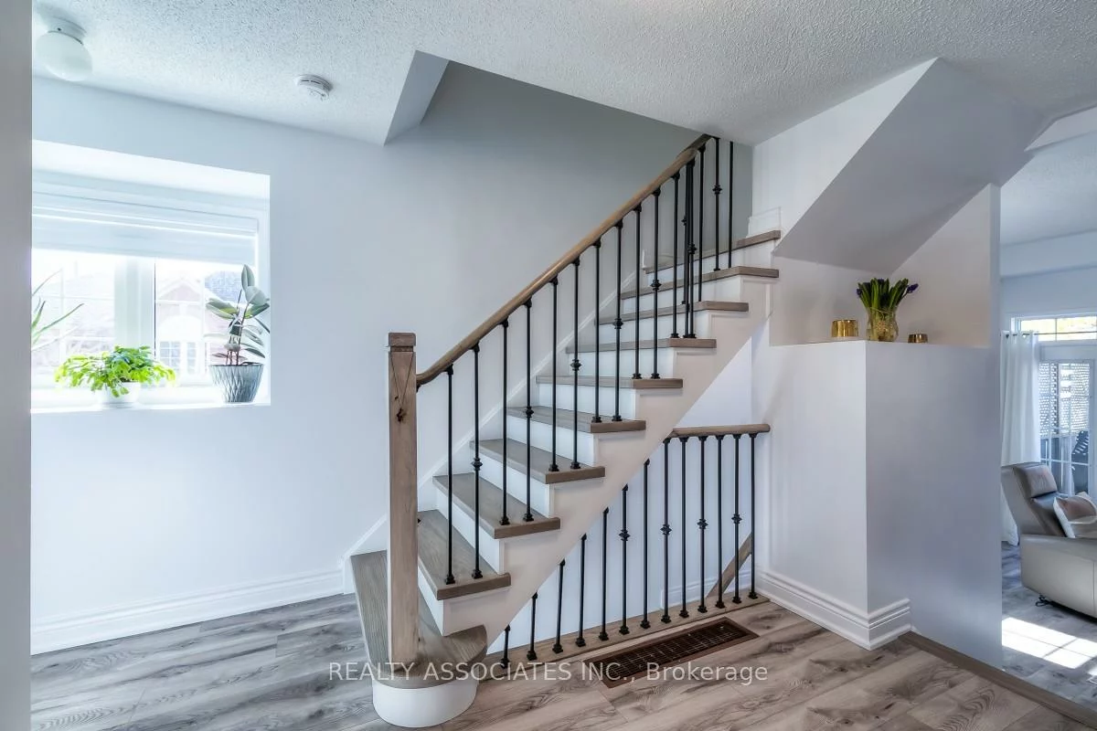 40, Sandlewood, Bayview Wellington, Aurora