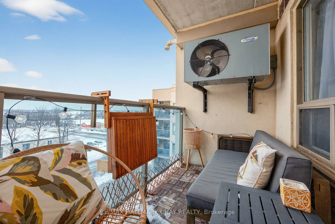 160, Wellington, Aurora Village, Aurora