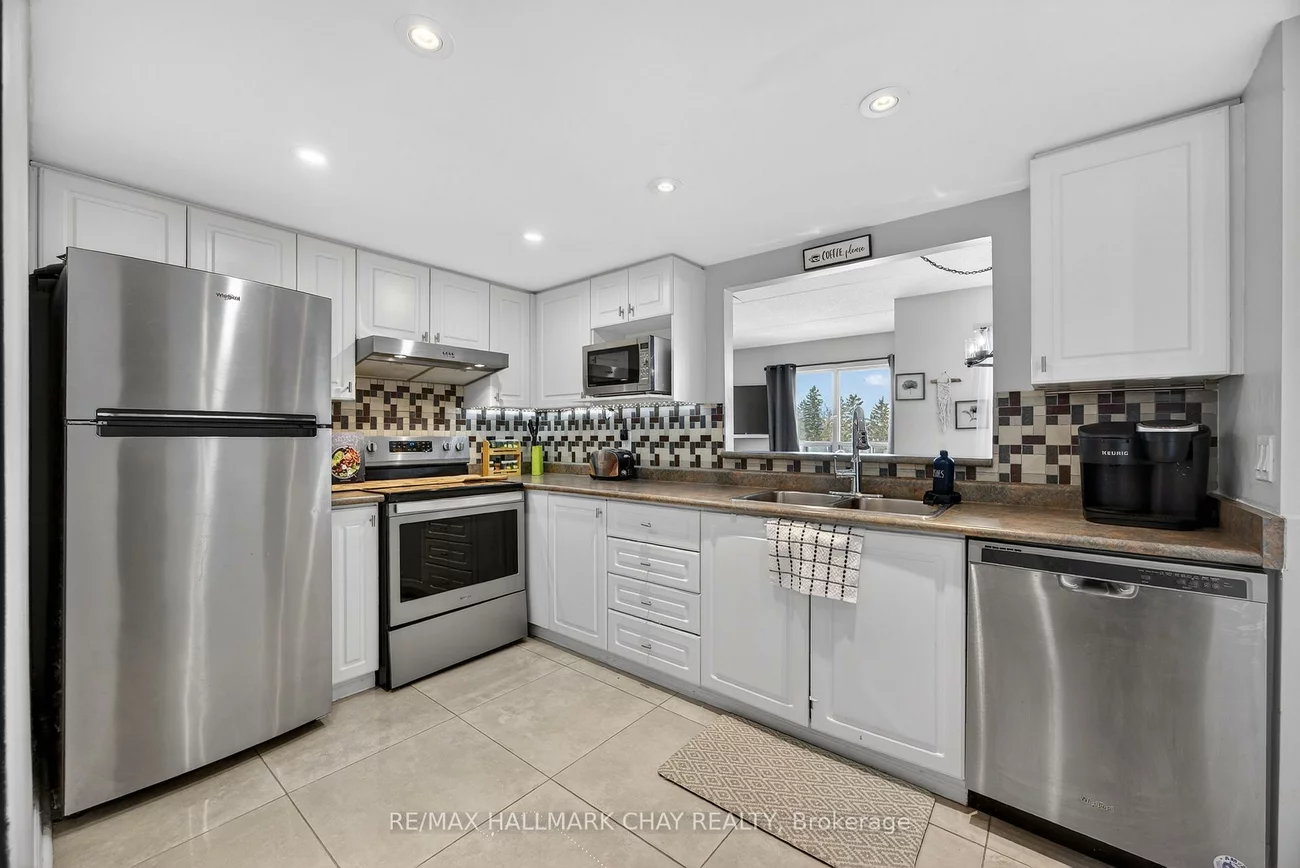 160, Wellington, Aurora Village, Aurora