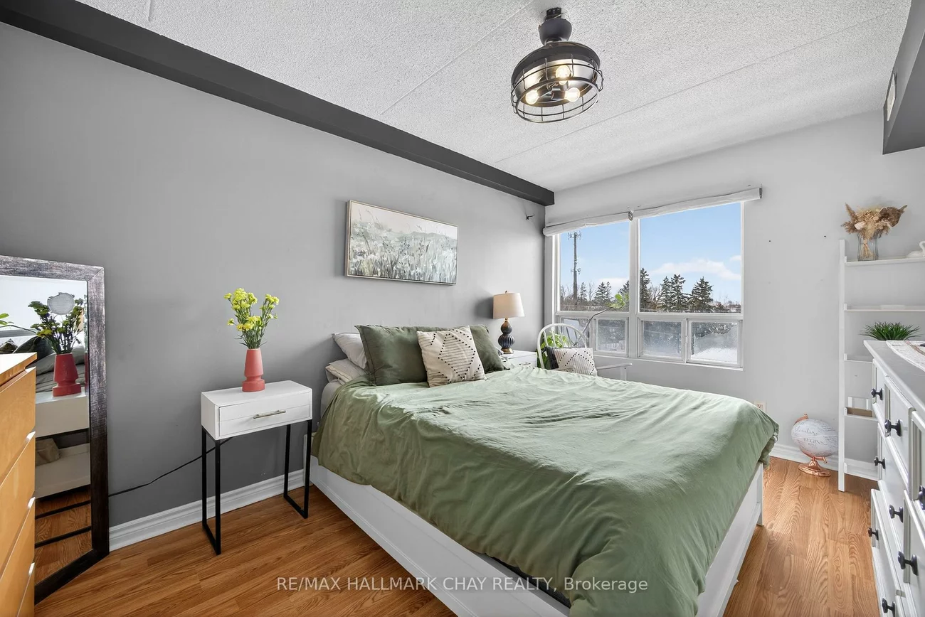 160, Wellington, Aurora Village, Aurora