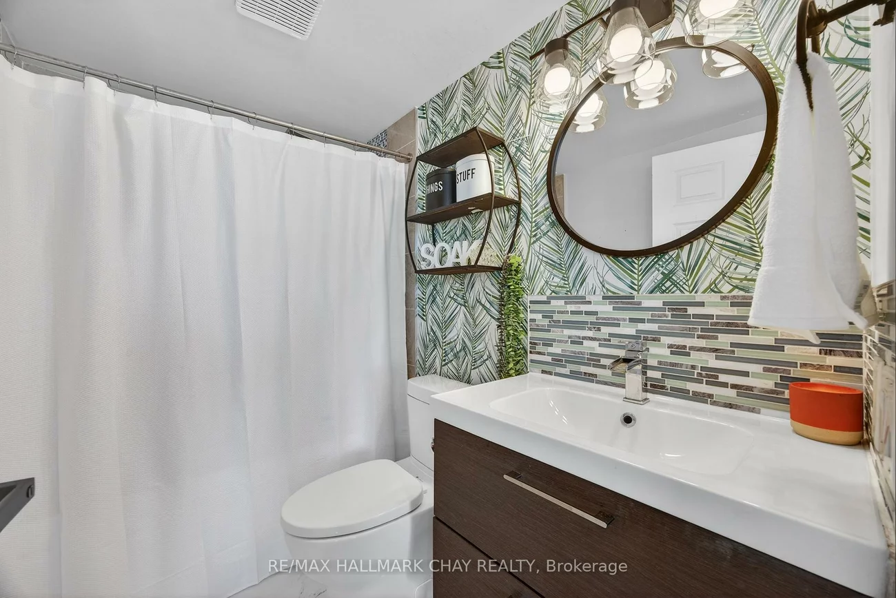 160, Wellington, Aurora Village, Aurora