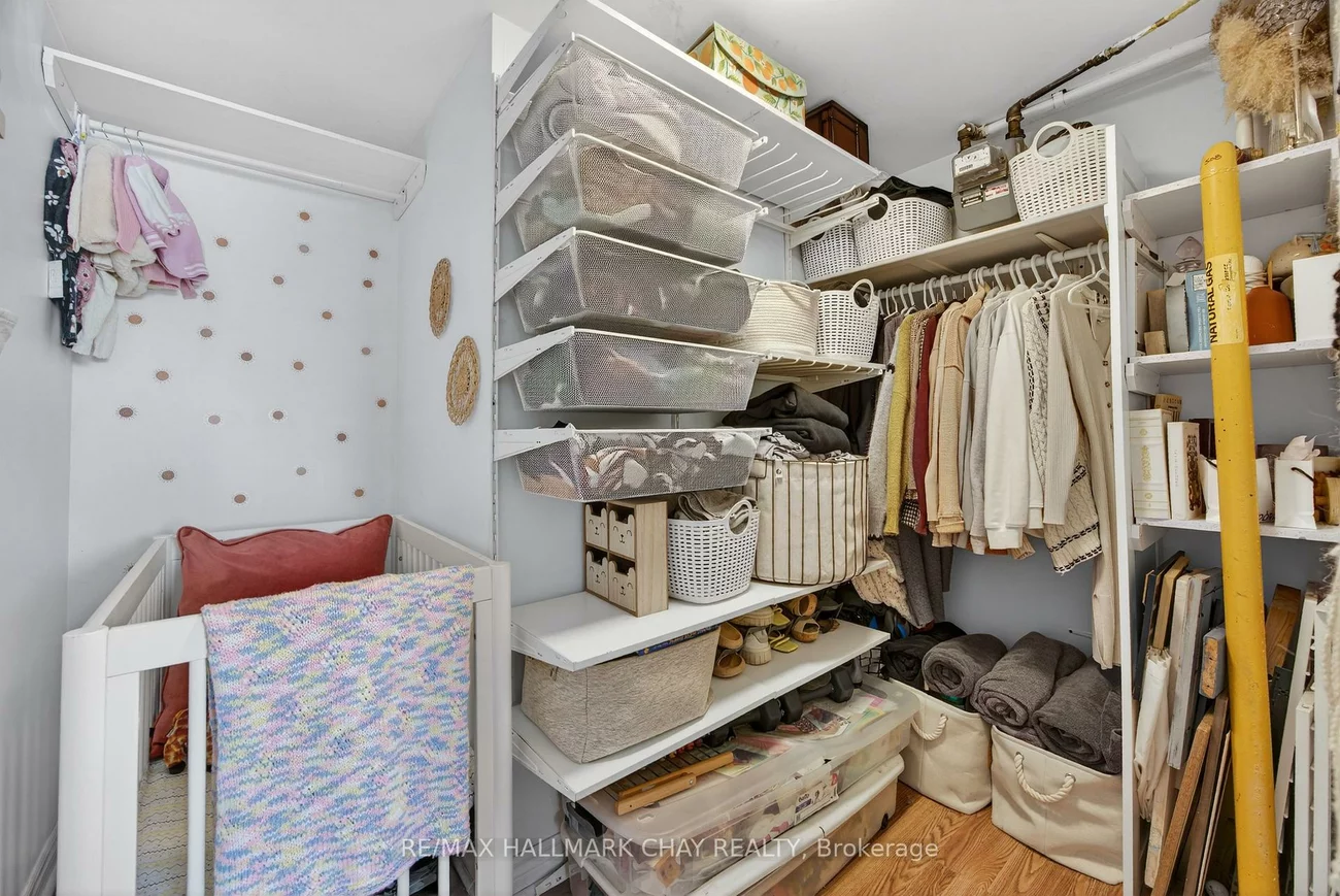 160, Wellington, Aurora Village, Aurora