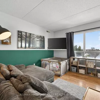 160, Wellington, Aurora Village, Aurora