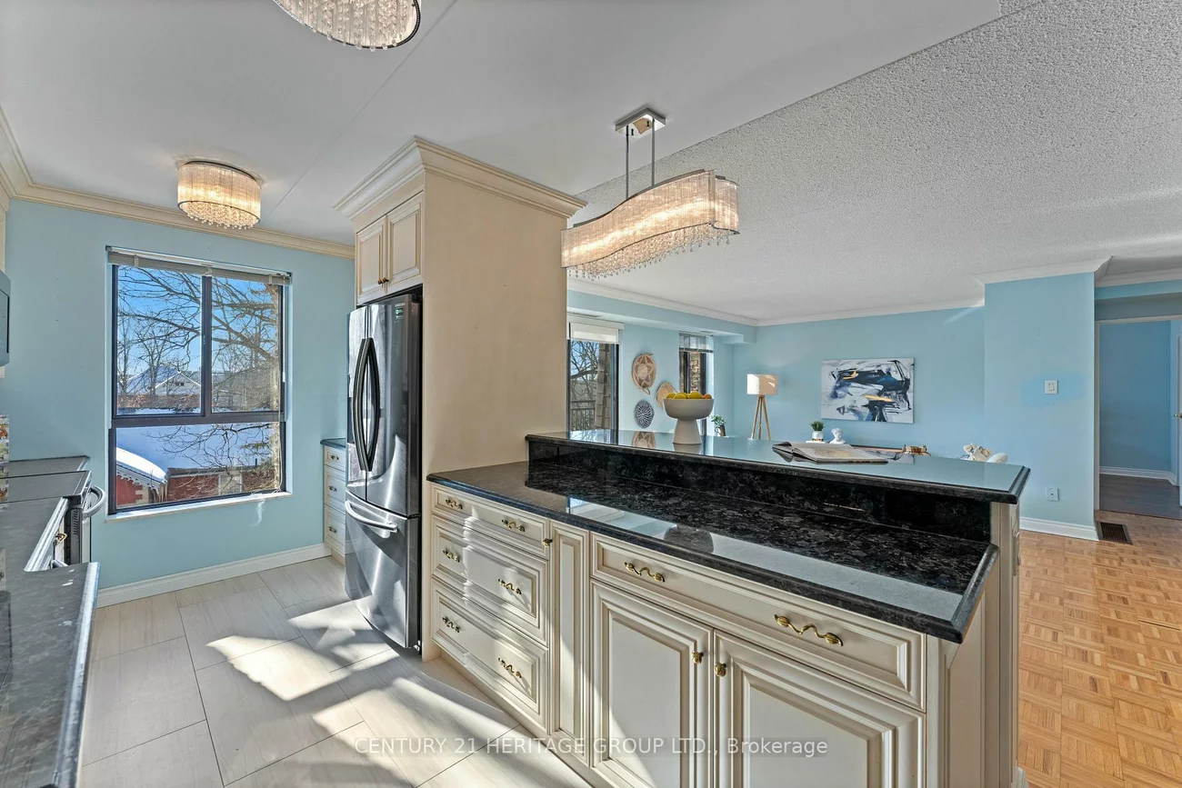 15390, Yonge, Aurora Village, Aurora