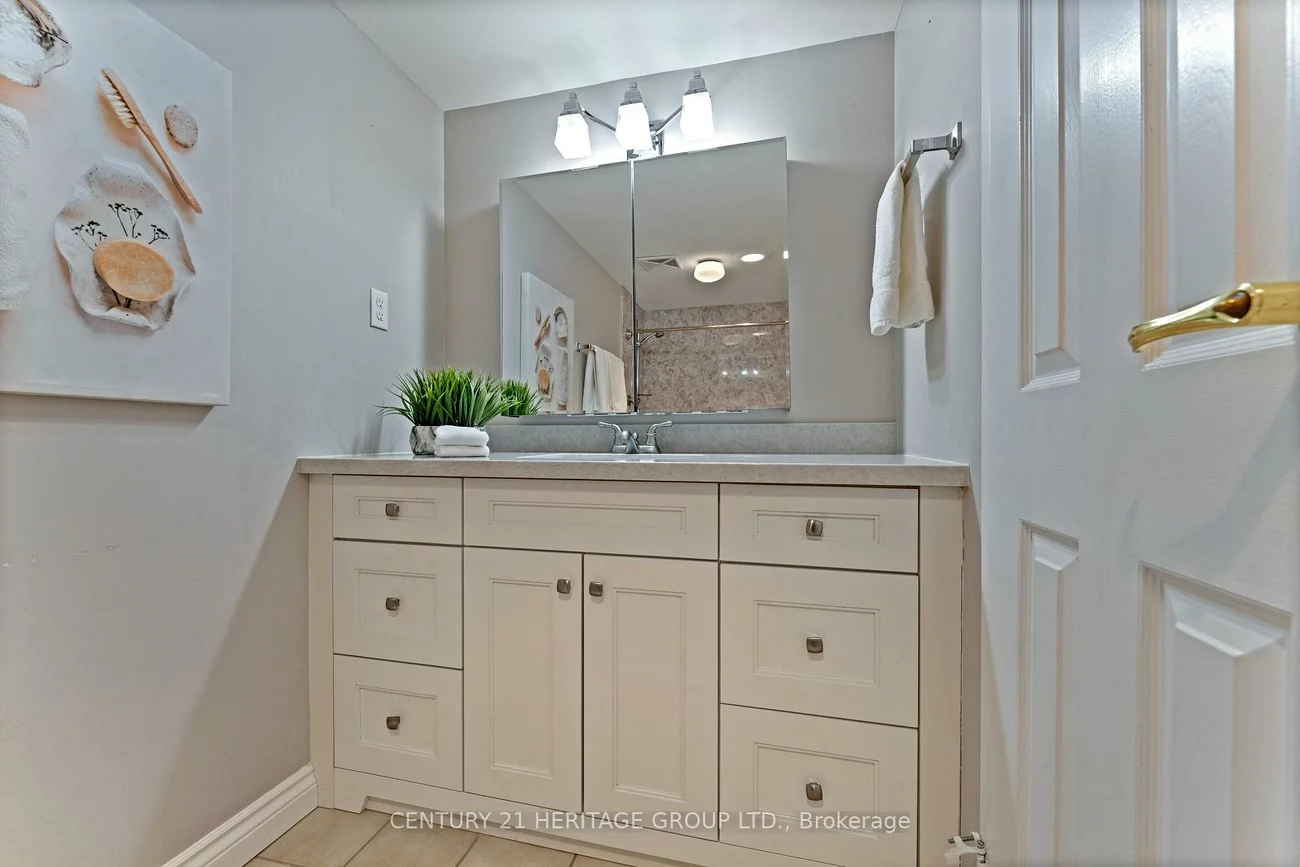 15390, Yonge, Aurora Village, Aurora