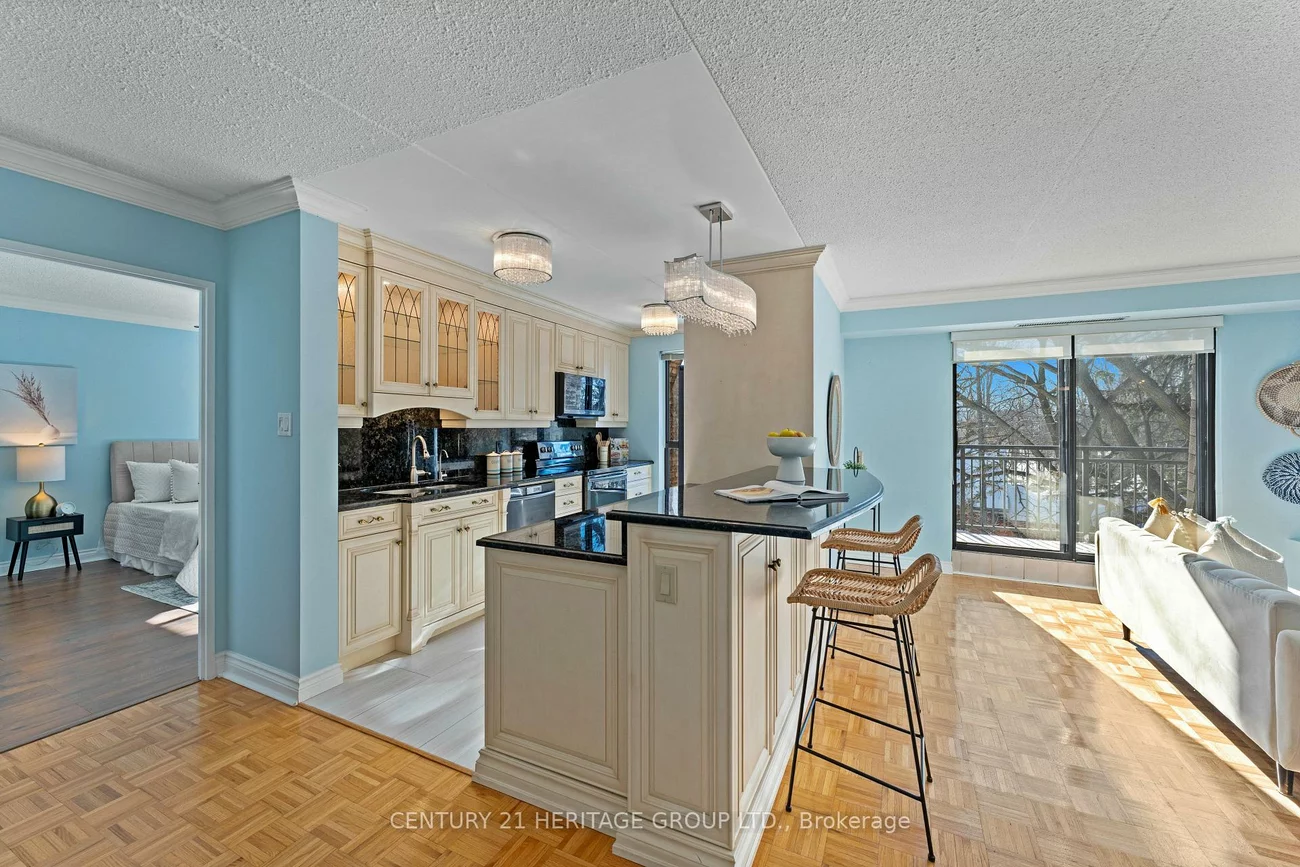 15390, Yonge, Aurora Village, Aurora