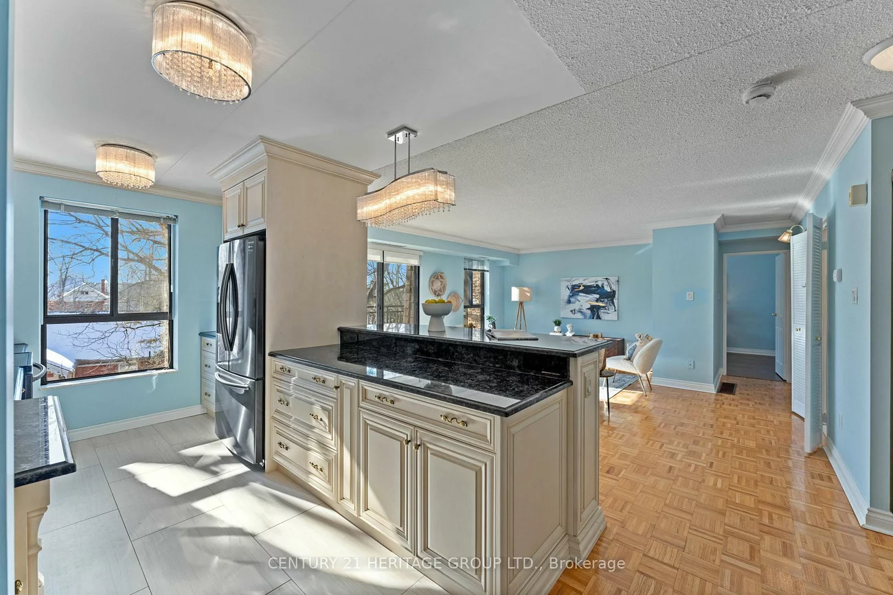 15390, Yonge, Aurora Village, Aurora