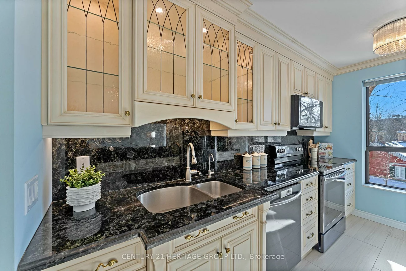 15390, Yonge, Aurora Village, Aurora