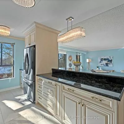 15390, Yonge, Aurora Village, Aurora