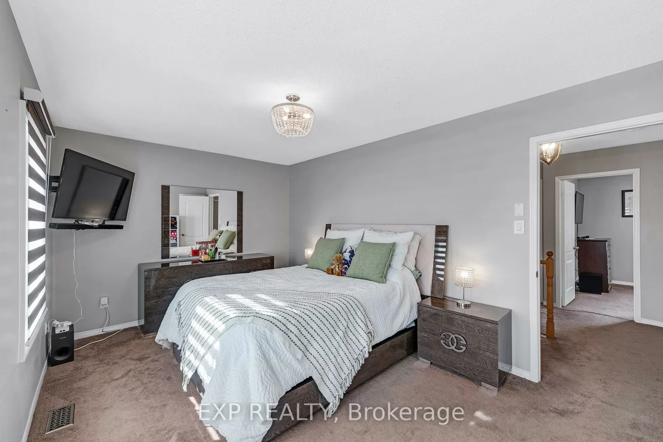 45, Sandlewood, Bayview Wellington, Aurora