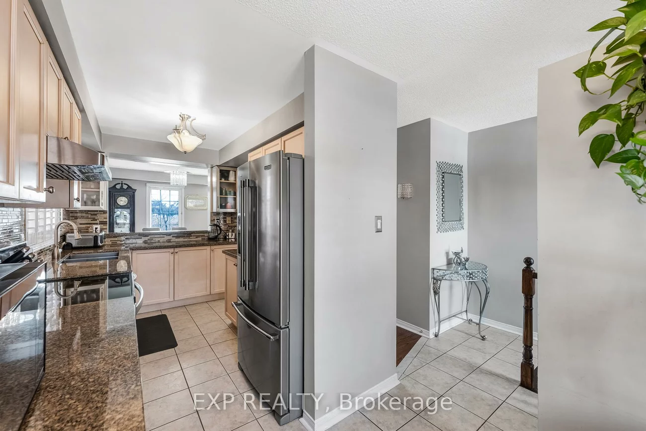 45, Sandlewood, Bayview Wellington, Aurora