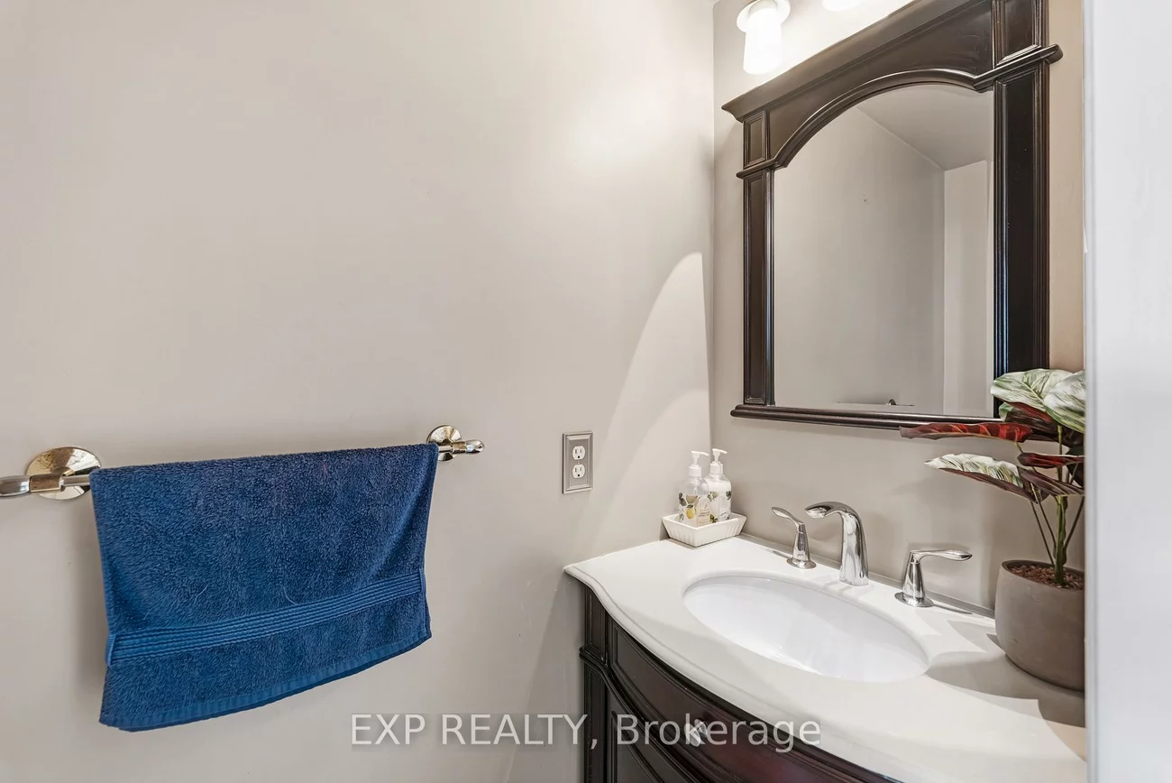 45, Sandlewood, Bayview Wellington, Aurora