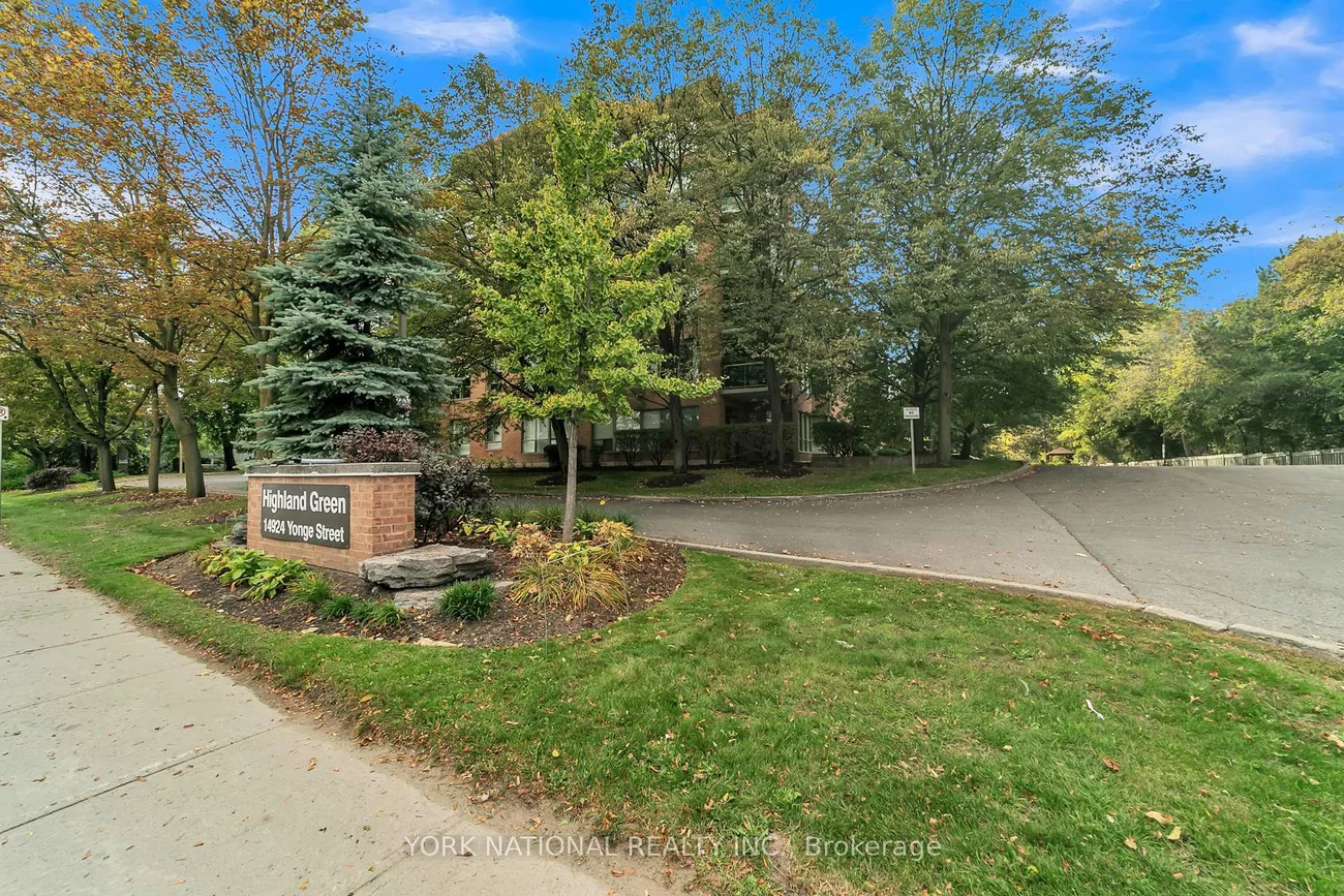 14924, Yonge, Aurora Highlands, Aurora