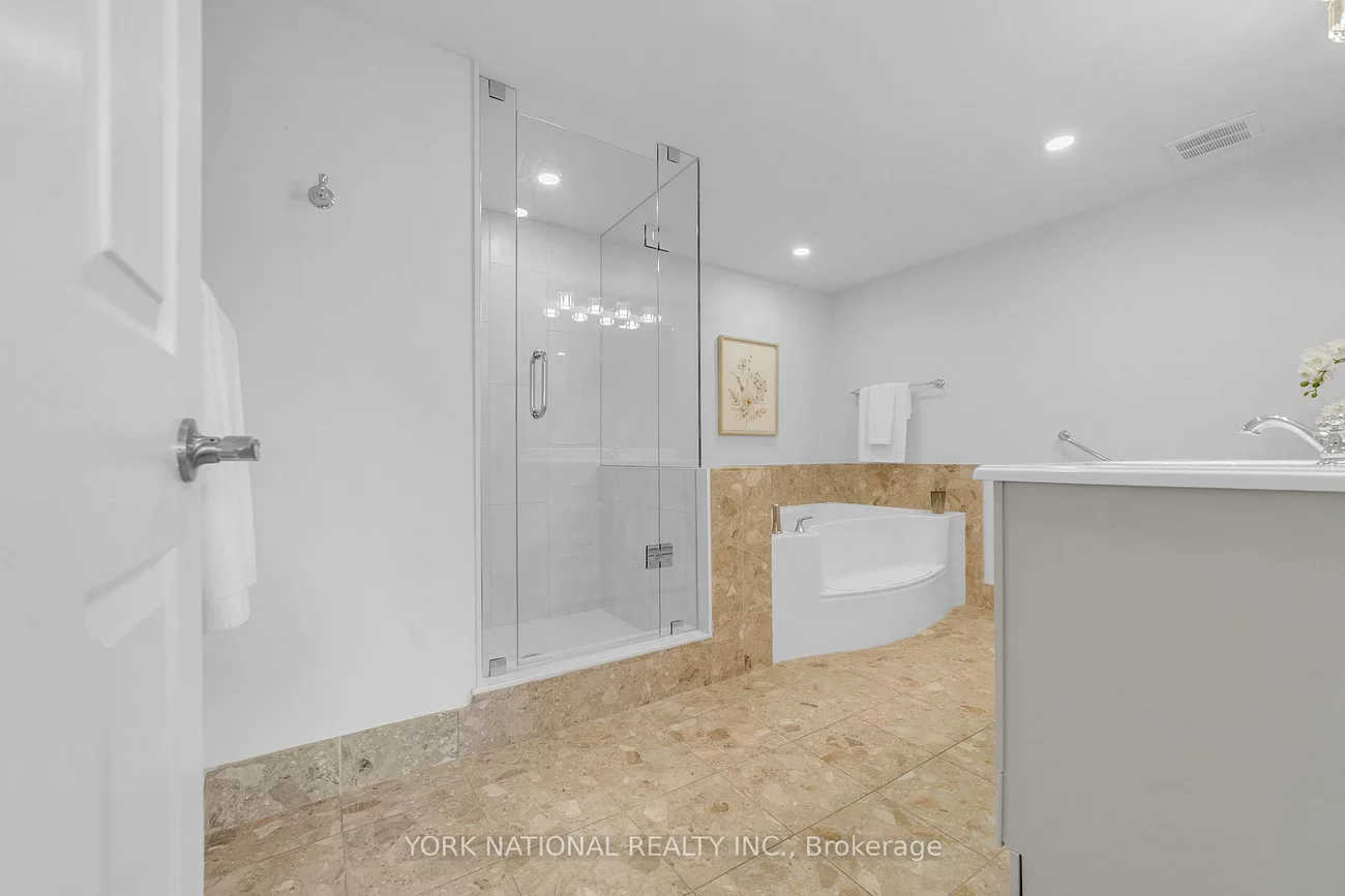 14924, Yonge, Aurora Highlands, Aurora