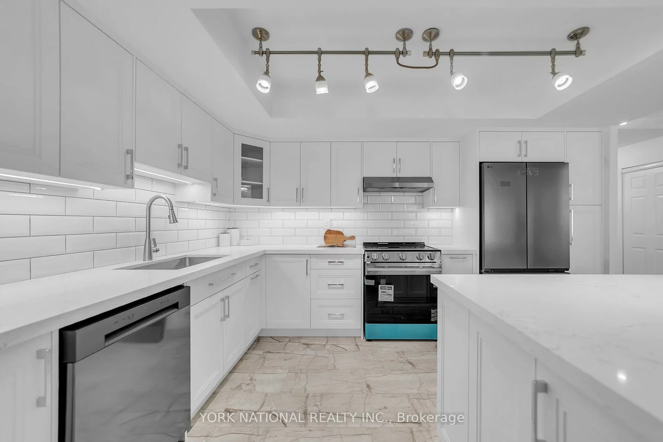 14924, Yonge, Aurora Highlands, Aurora