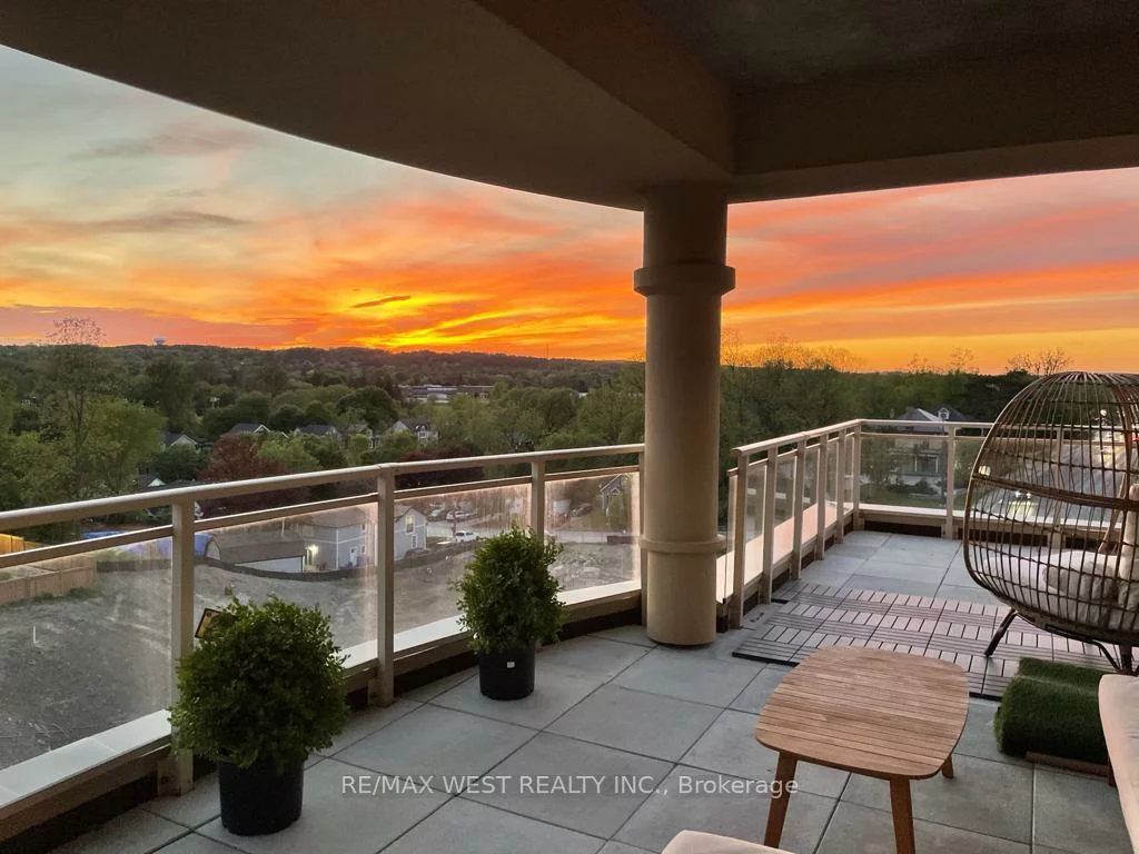 15277, Yonge, Aurora Village, Aurora