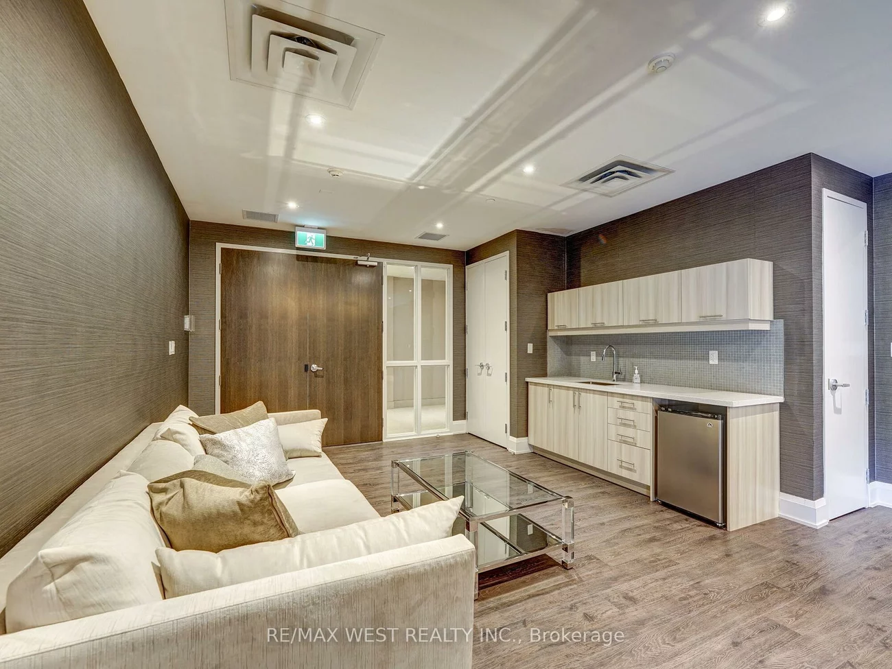 15277, Yonge, Aurora Village, Aurora