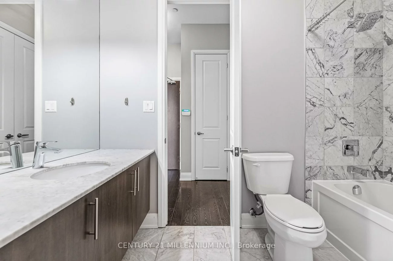 15277, Yonge, Aurora Village, Aurora