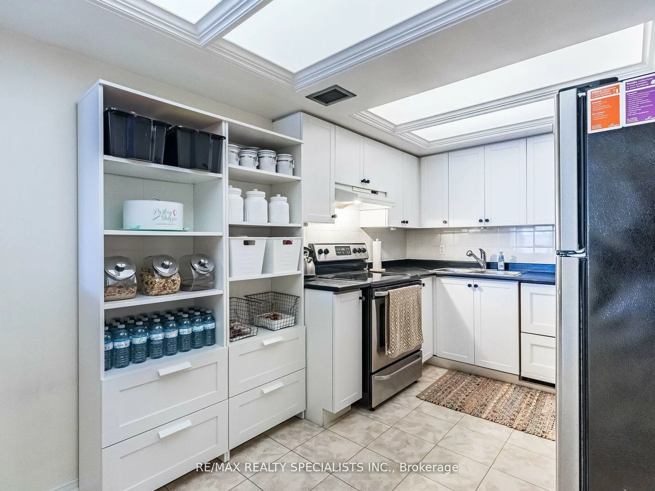 21, George, Aurora Village, Aurora