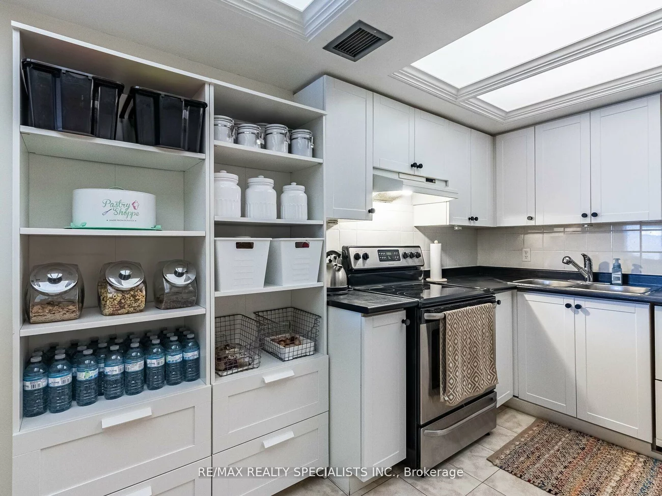 21, George, Aurora Village, Aurora