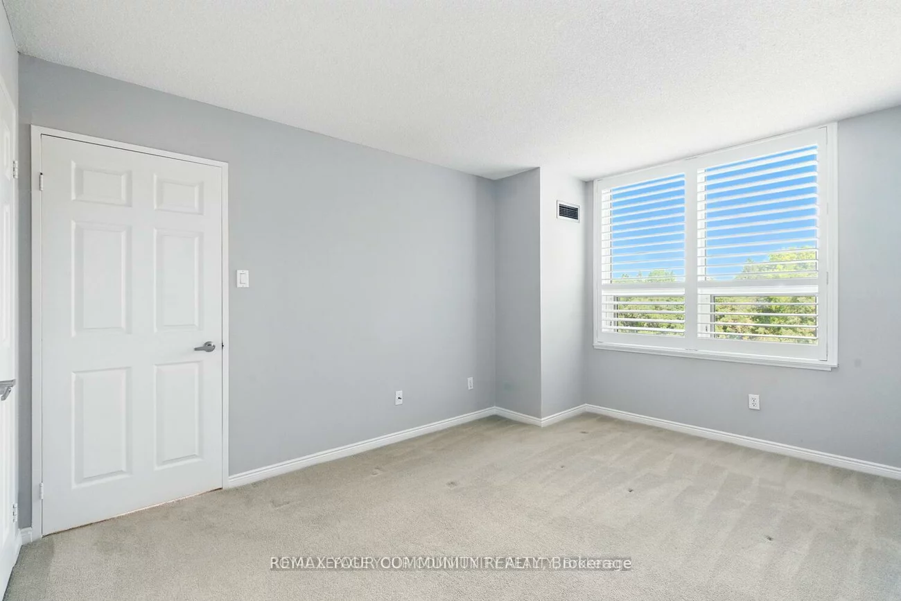 14924, Yonge, Aurora Highlands, Aurora