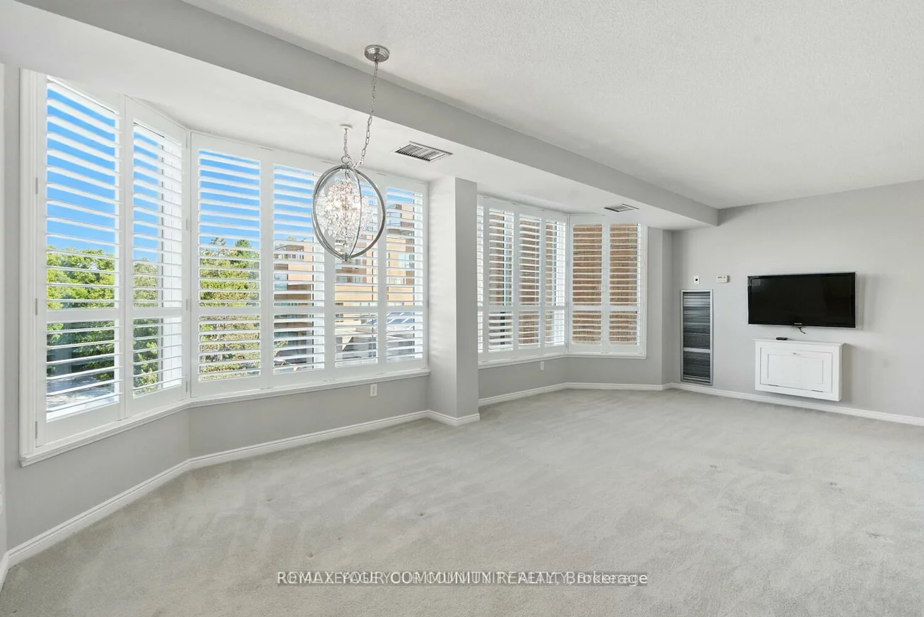 14924, Yonge, Aurora Highlands, Aurora