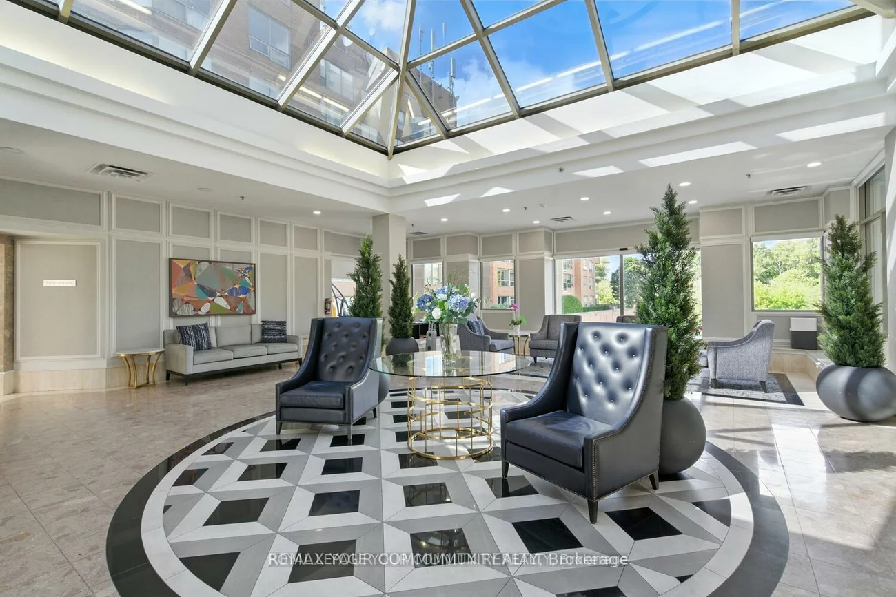 14924, Yonge, Aurora Highlands, Aurora