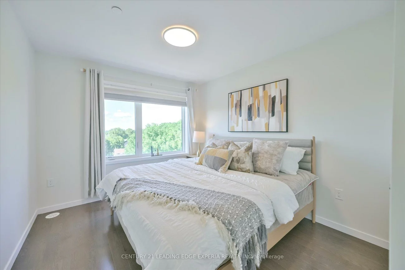 100, Alex Gardner, Aurora Heights, Aurora