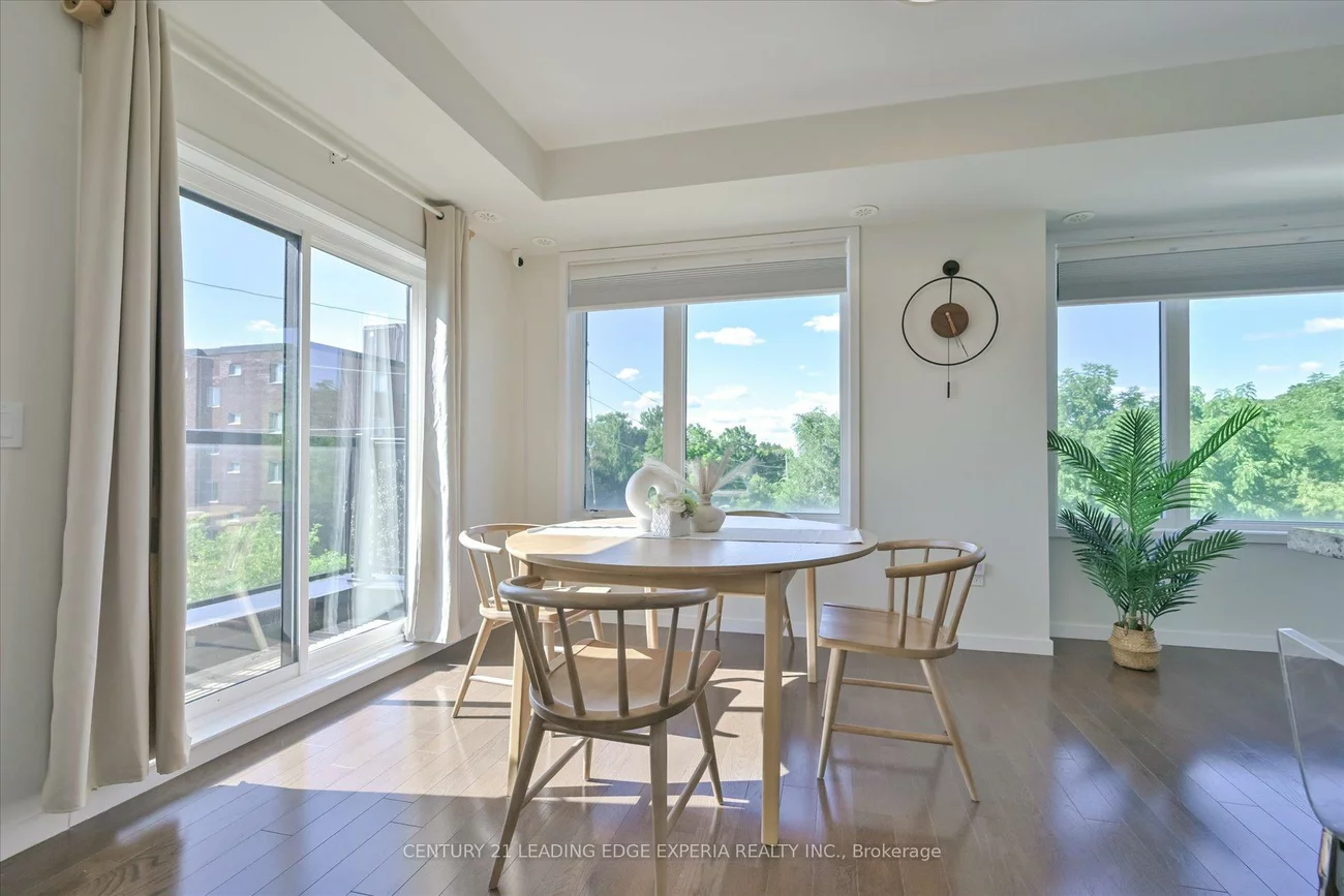 100, Alex Gardner, Aurora Heights, Aurora