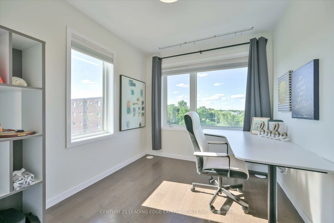 100, Alex Gardner, Aurora Heights, Aurora