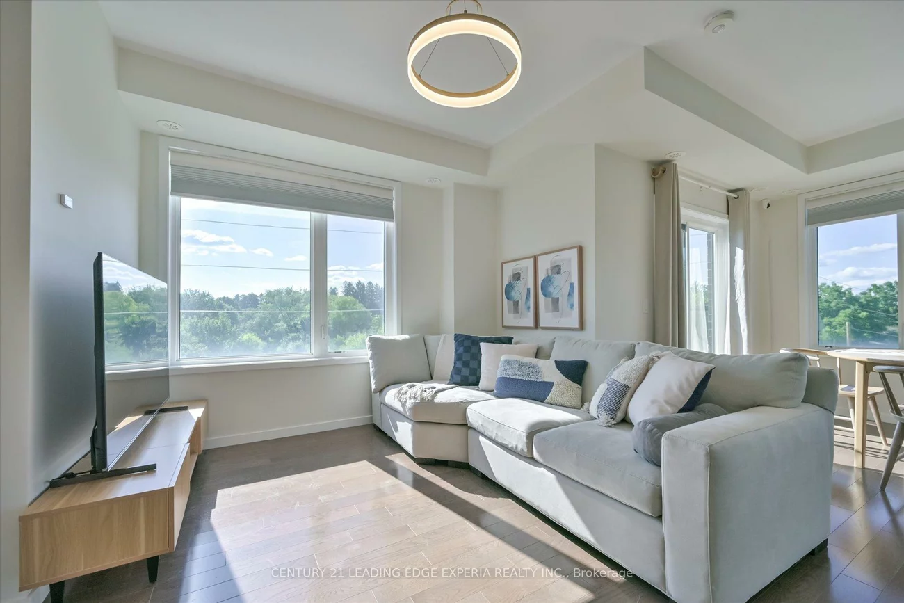 100, Alex Gardner, Aurora Heights, Aurora