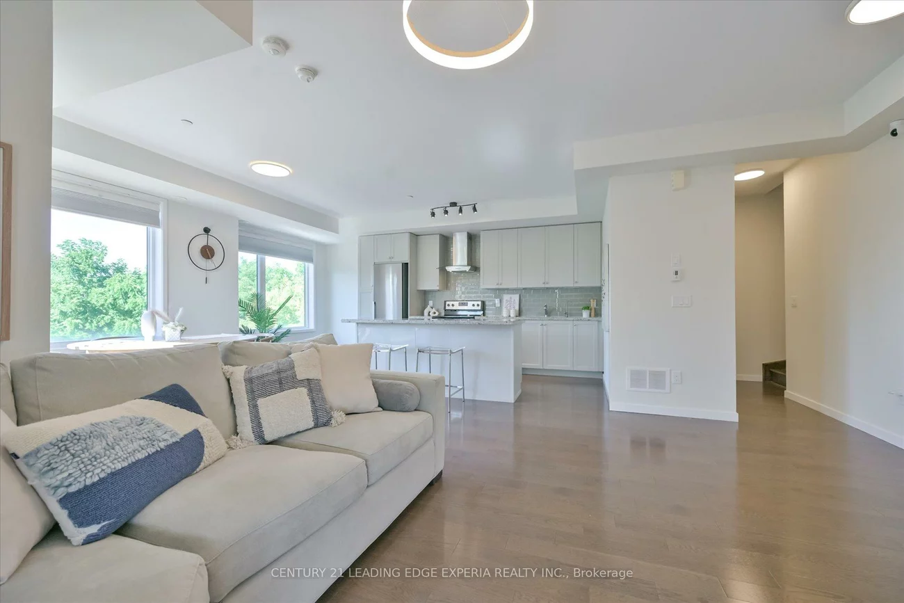 100, Alex Gardner, Aurora Heights, Aurora